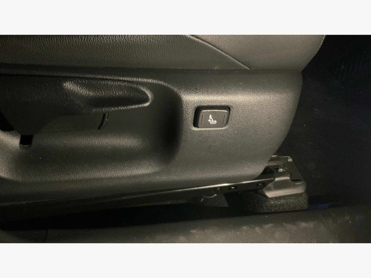 Used Toyota Yaris Cross 2023 for sale - 76715289: Photo 32