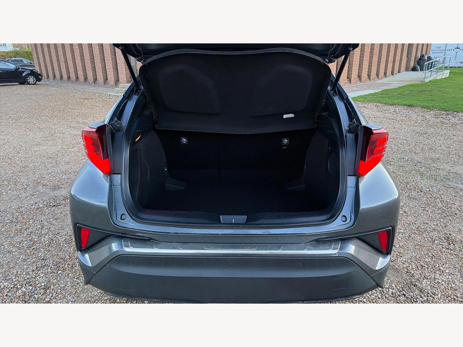 Used Toyota C-HR 2021 for sale - 76942600: Photo 16