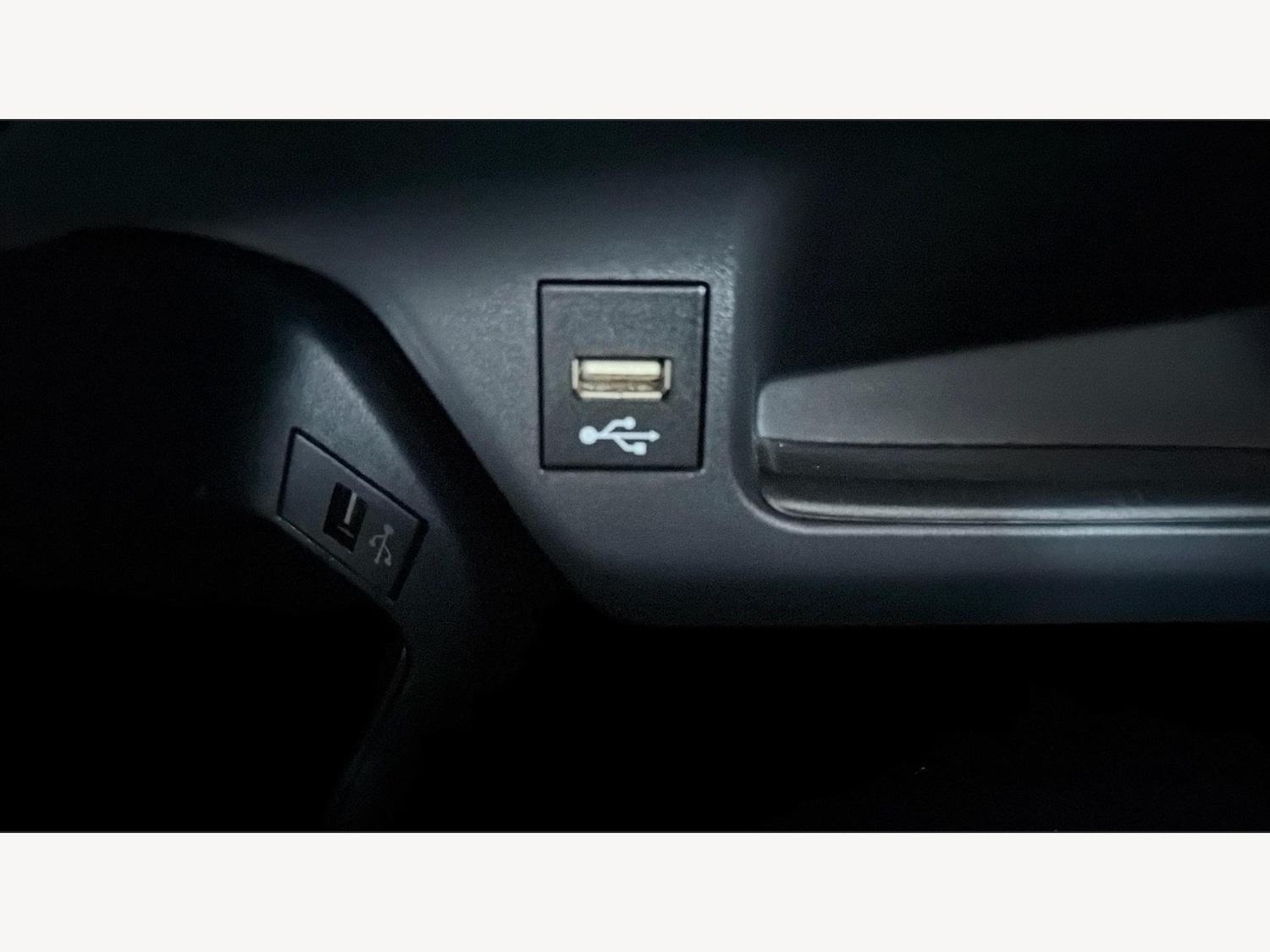 Used Toyota C-HR 2021 for sale - 76942600: Photo 28