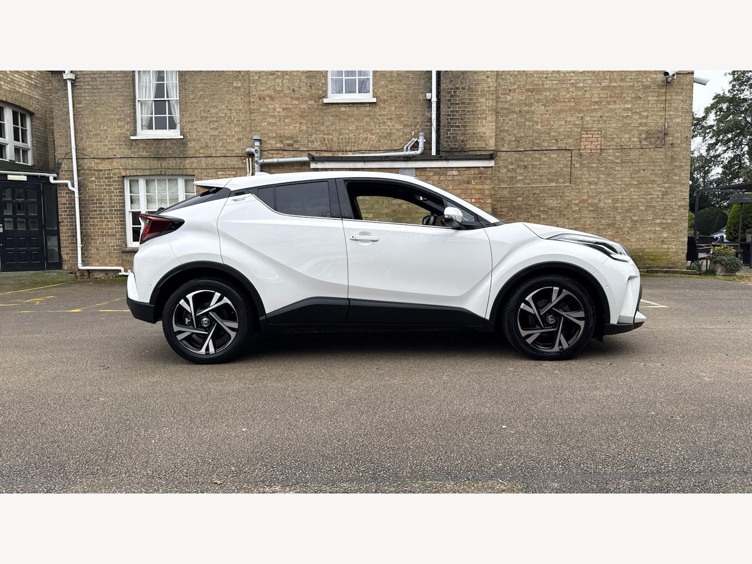 Used Toyota C-HR 2022 for sale - 77683854: Photo 18