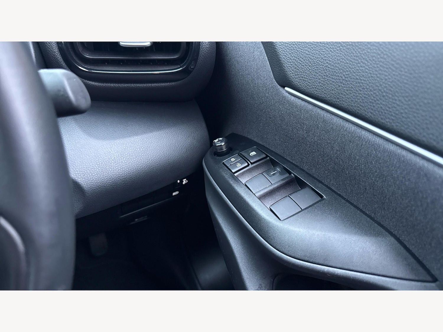 Used Toyota Yaris Cross 2025 for sale - 77612409: Photo 31