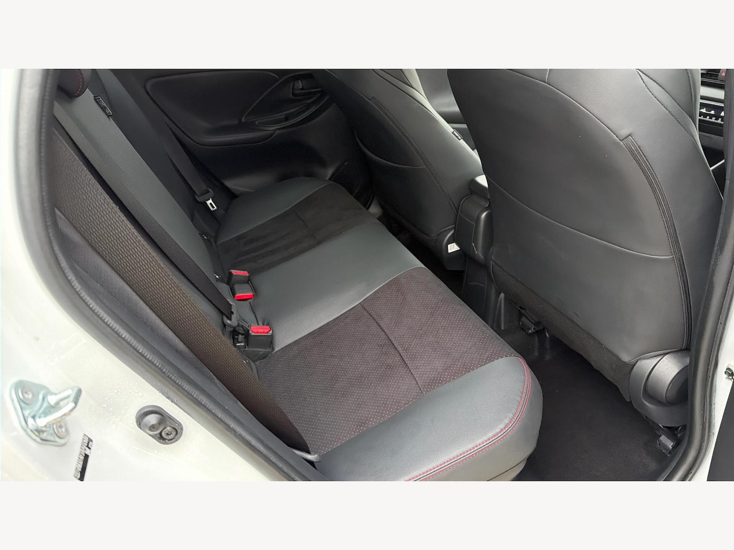 Used Toyota Yaris 2024 for sale - 77637915: Photo 14