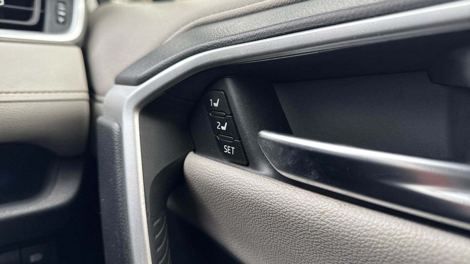 Used Toyota RAV4 for sale - 77611601: Photo 40