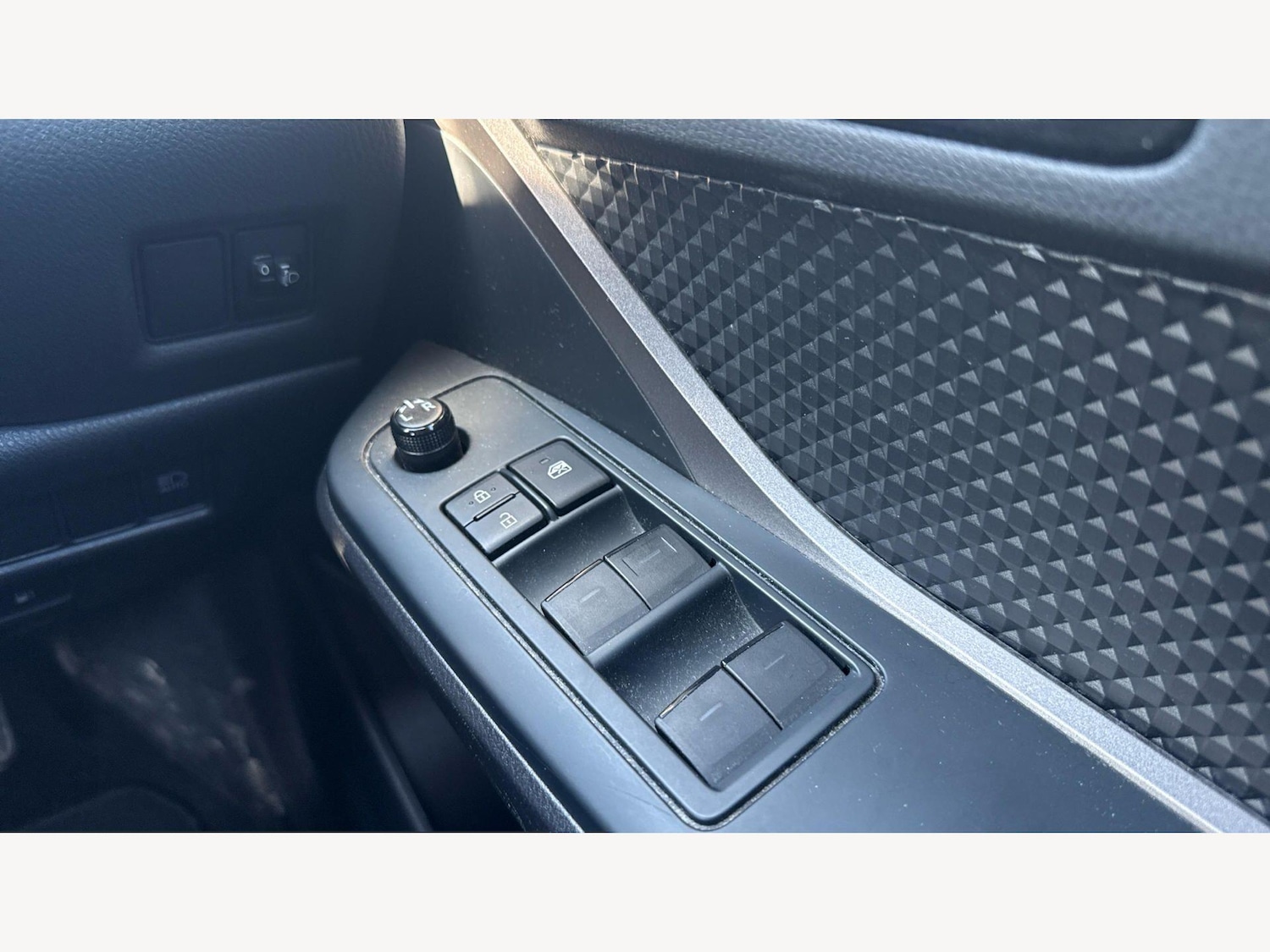 Used Toyota C-HR for sale - 77982259: Photo 24