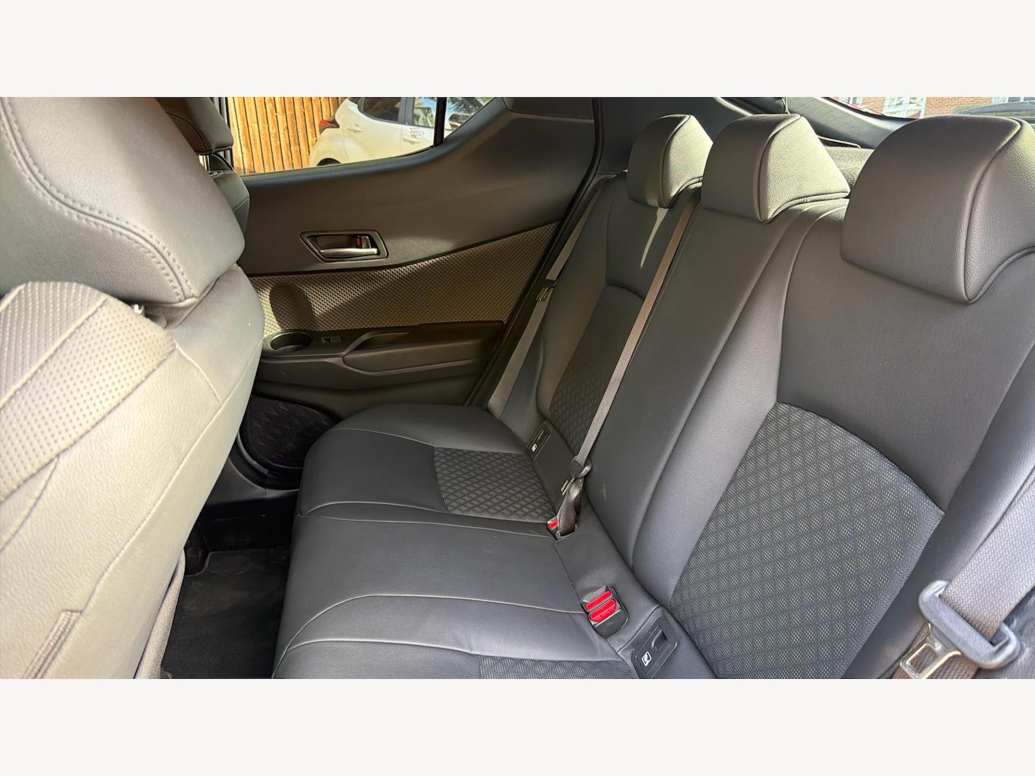 Used Toyota C-HR 2020 for sale - 76388624: Photo 15