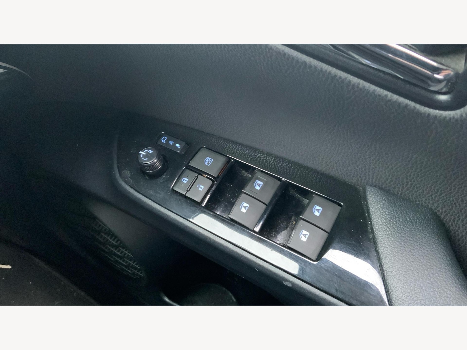 Used Toyota Prius 2017 for sale - 76472340: Photo 29