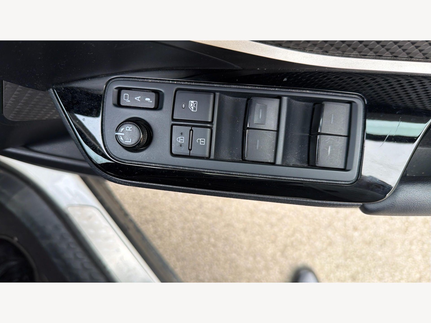 Used Toyota C-HR 2023 for sale - 78006773: Photo 24