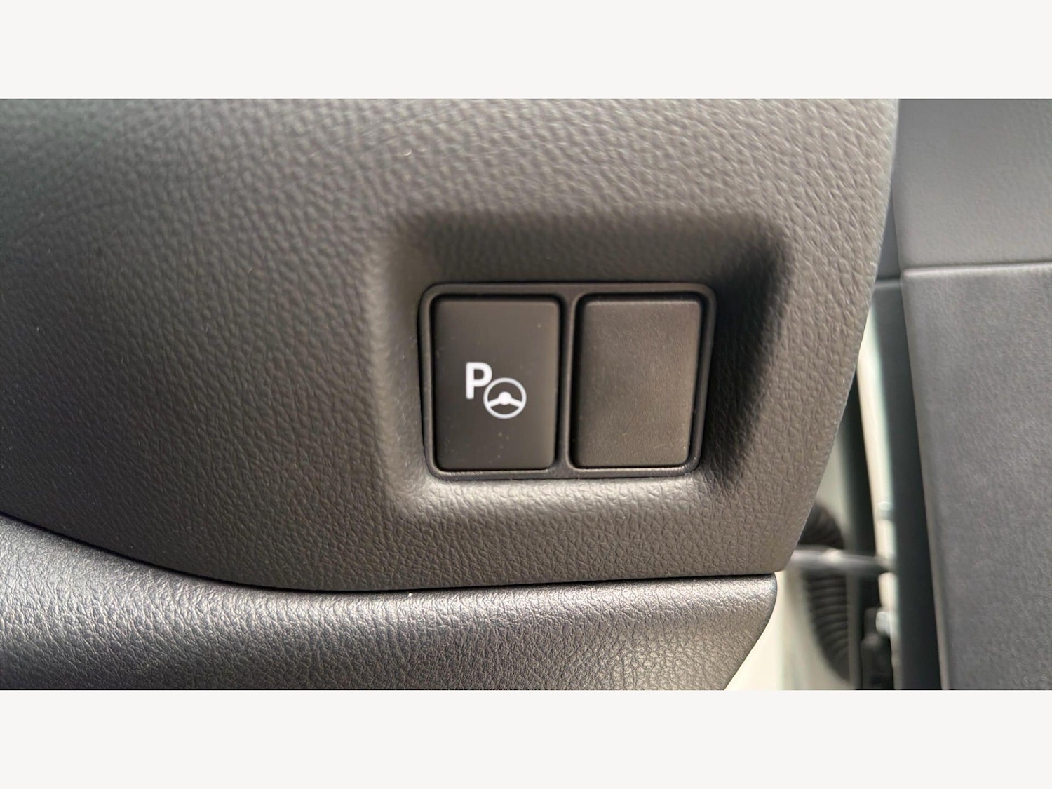 Used Toyota C-HR 2023 for sale - 78006773: Photo 25