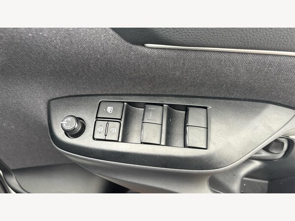 Used Toyota Yaris Cross 2024 for sale - 76059261: Photo 27
