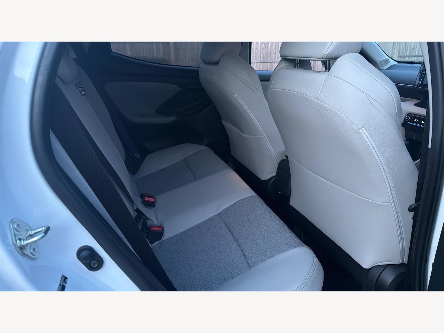 Used Toyota Yaris 2020 for sale - 77057638: Photo 14