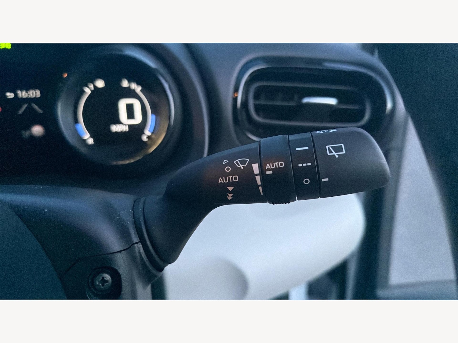 Used Toyota Yaris 2020 for sale - 77057638: Photo 32