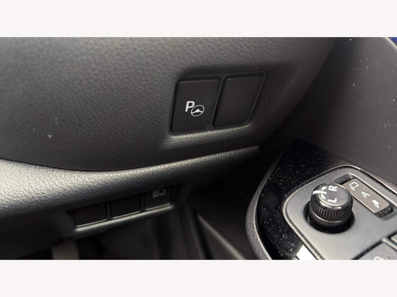 Used Toyota C-HR 2020 for sale - 77120851: Photo 27