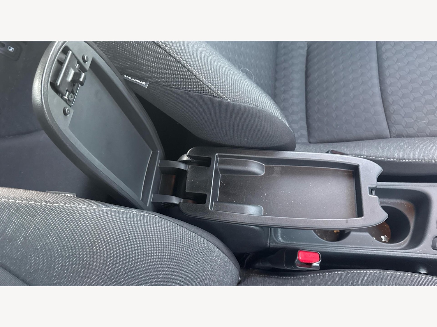 Used Toyota Yaris 2022 for sale - 76913124: Photo 32