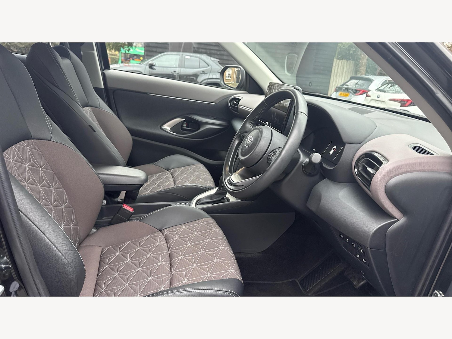 Used Toyota Yaris Cross 2024 for sale - 77098155: Photo 13