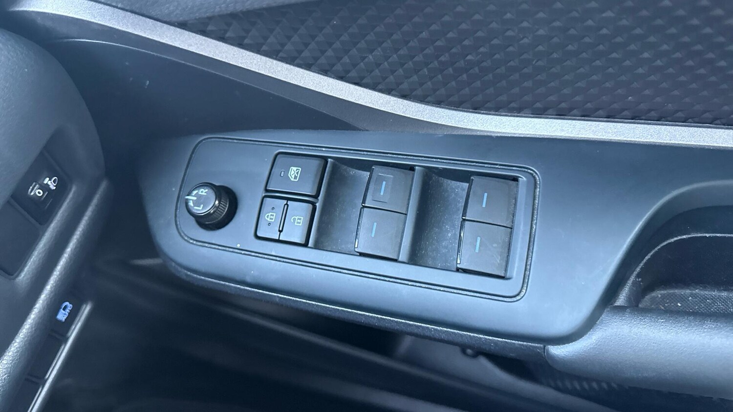 Used Toyota C-HR 2022 for sale - 77377022: Photo 39