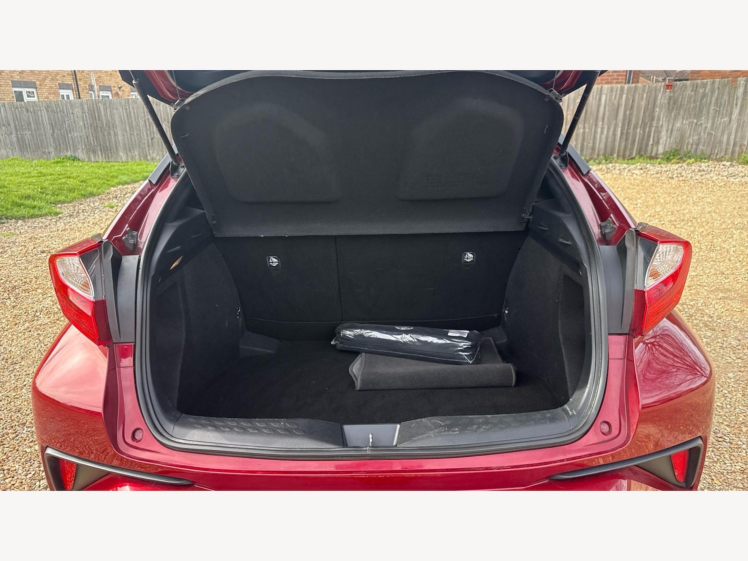 Used Toyota C-HR 2019 for sale - 77925854: Photo 16