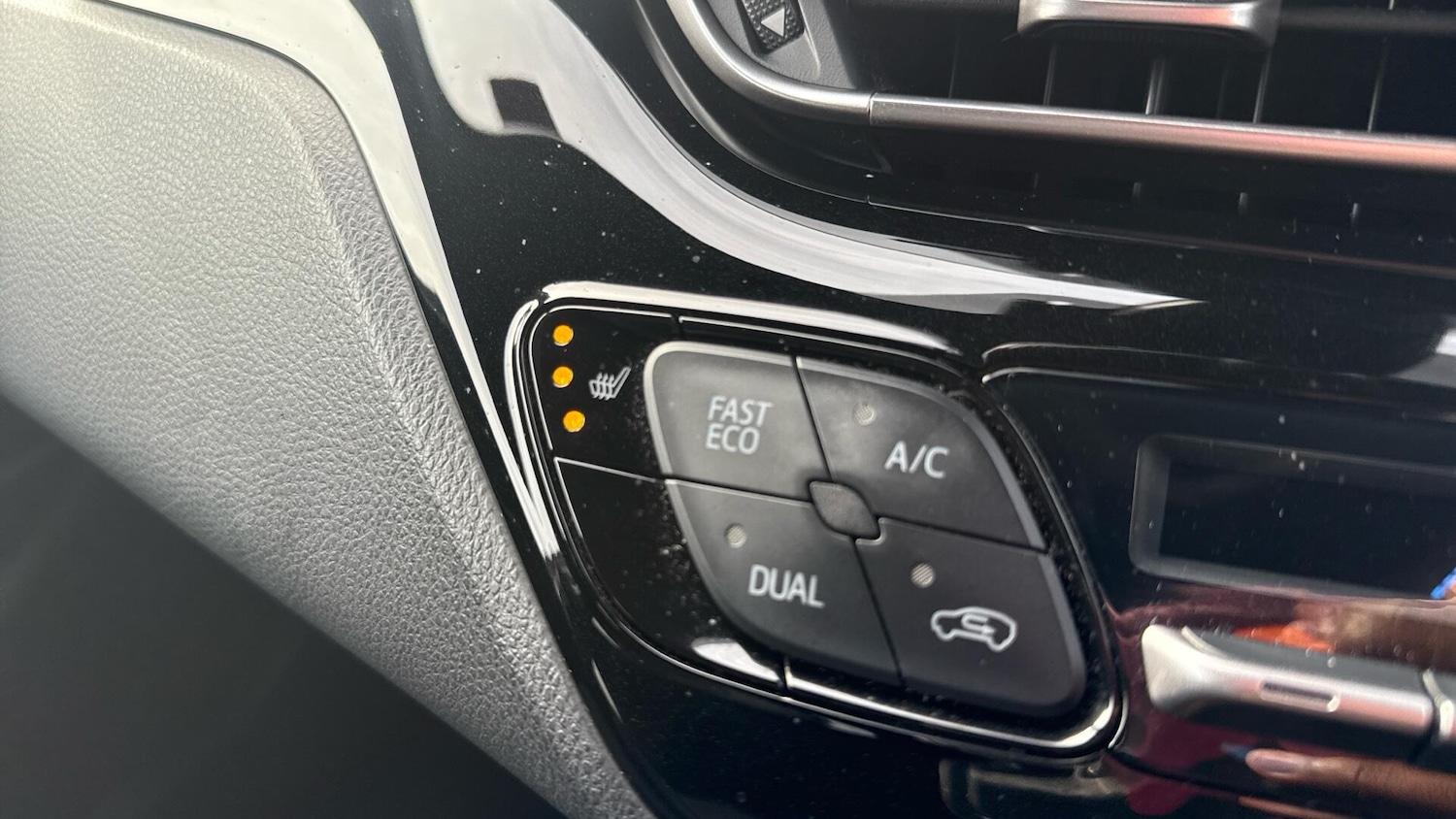 Used Toyota C-HR 2019 for sale - 77925854: Photo 32