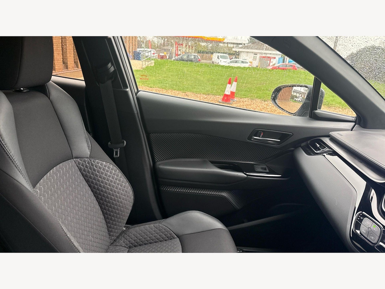 Used Toyota C-HR for sale - 77825206: Photo 28