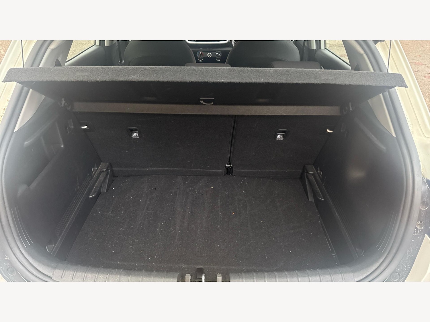 Used Kia Stonic 2023 for sale - 76781218: Photo 16