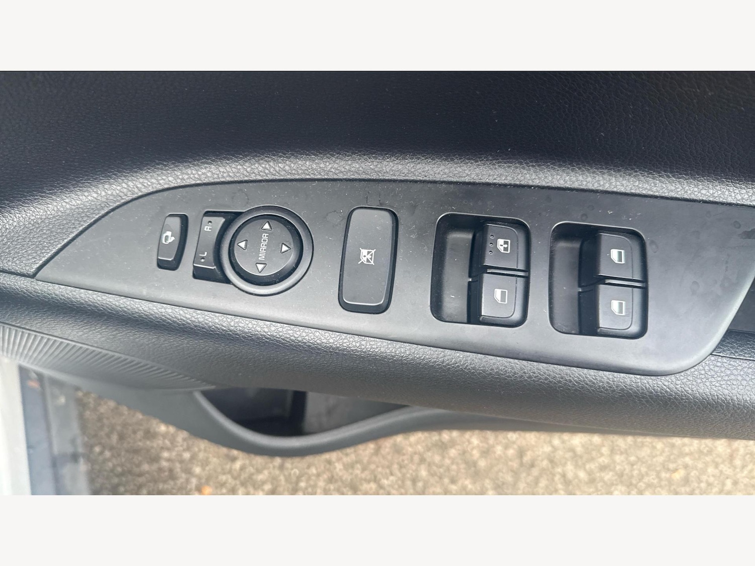 Used Kia Stonic 2023 for sale - 76781218: Photo 27