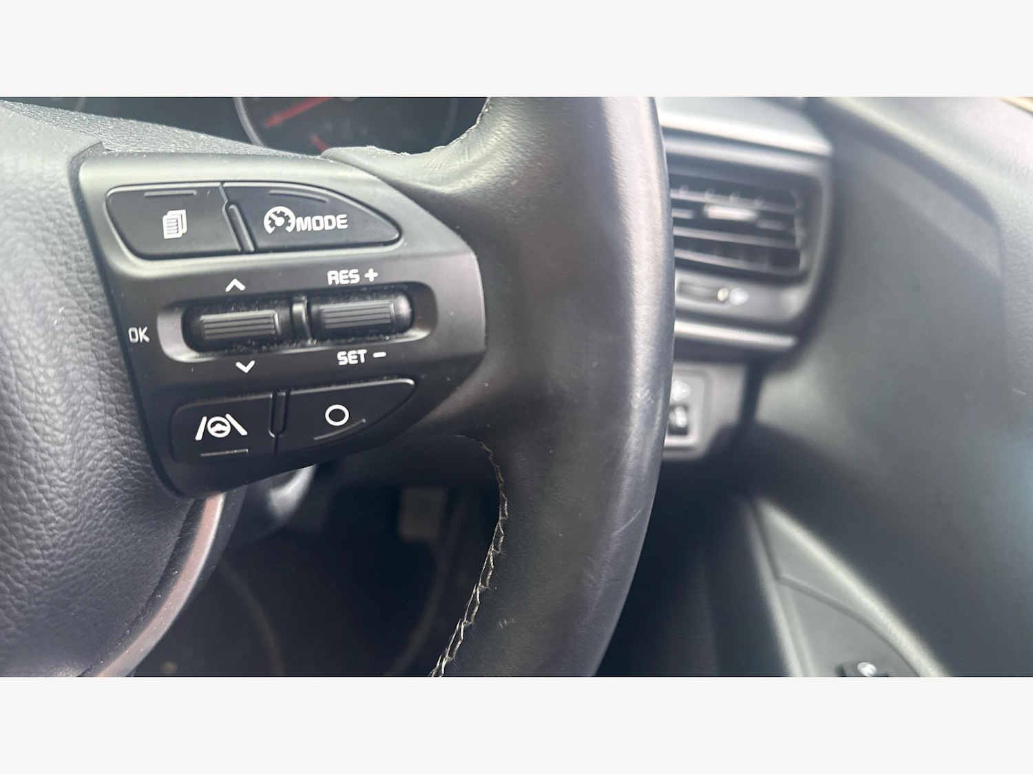 Used Kia Stonic 2023 for sale - 76781218: Photo 30