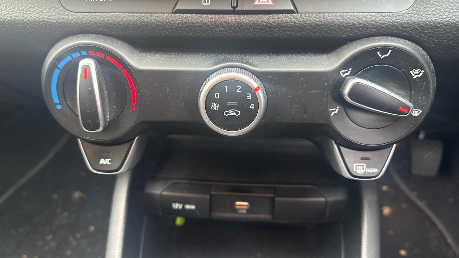 Used Kia Stonic 2023 for sale - 76781218: Photo 34