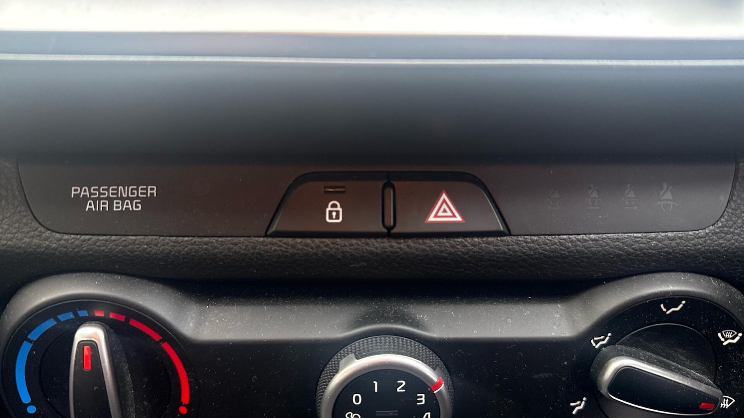 Used Kia Stonic 2023 for sale - 76781218: Photo 35