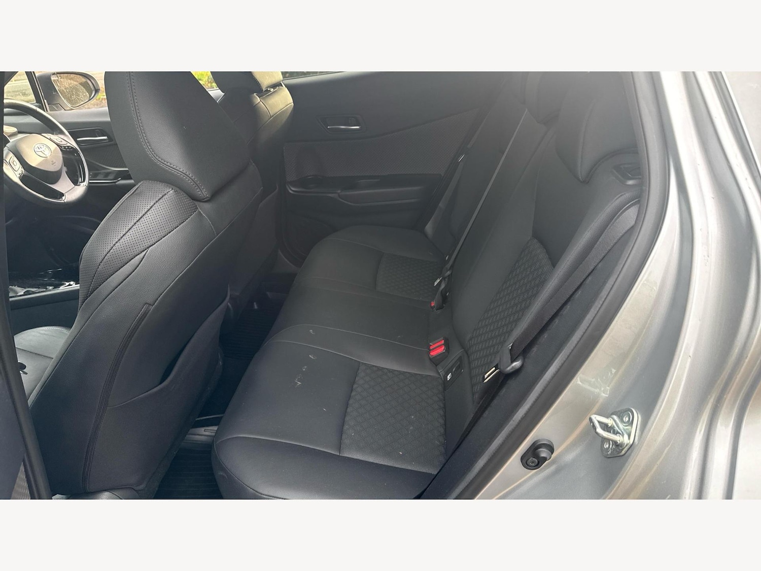 Used Toyota C-HR 2022 for sale - 76607429: Photo 15