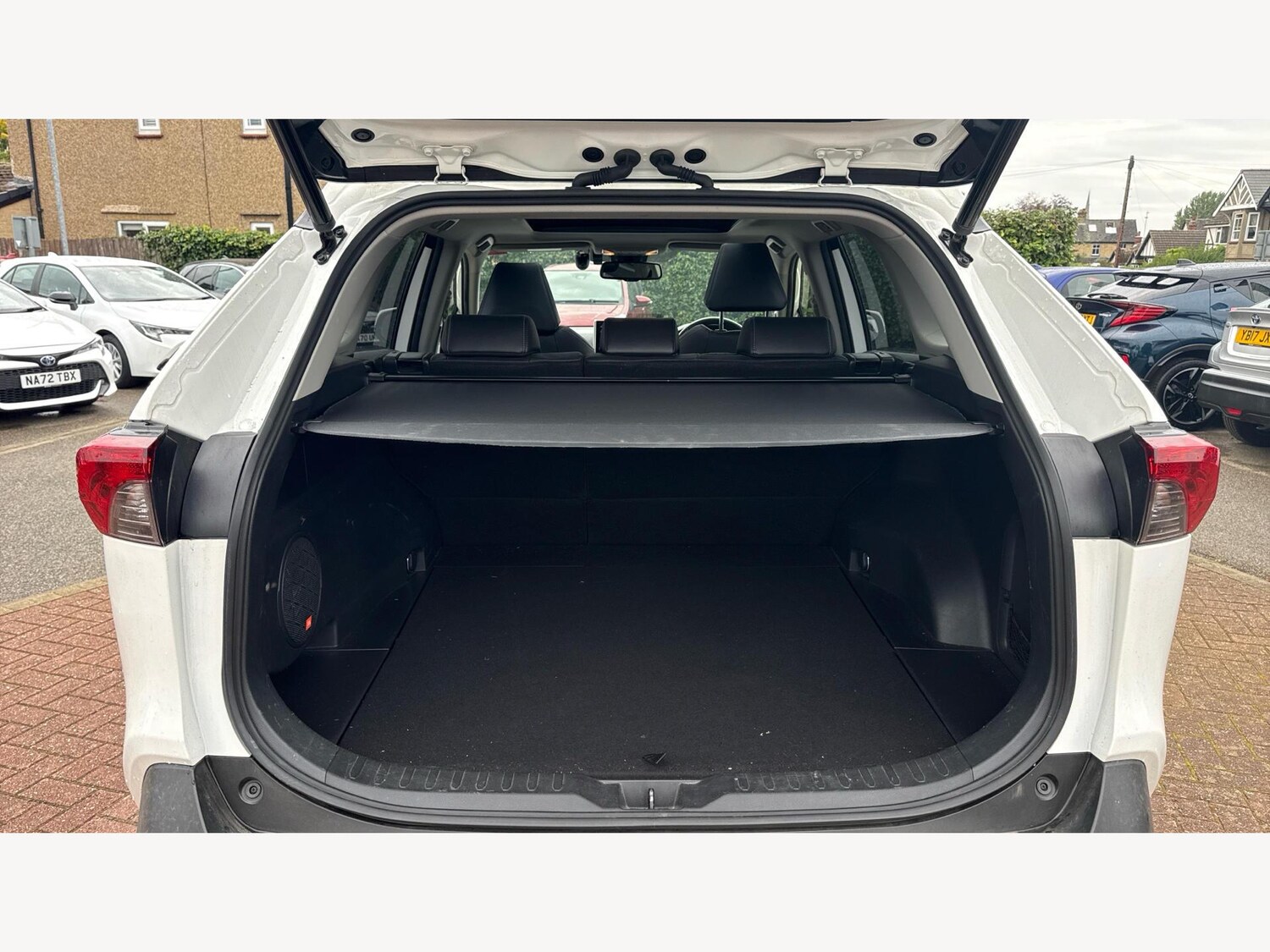 Used Toyota RAV4 2020 for sale - 76151961: Photo 16