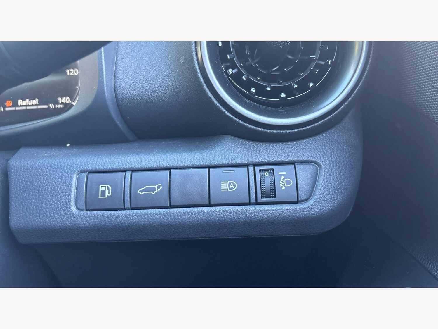 Used Toyota C-HR 2025 for sale - 76085036: Photo 24