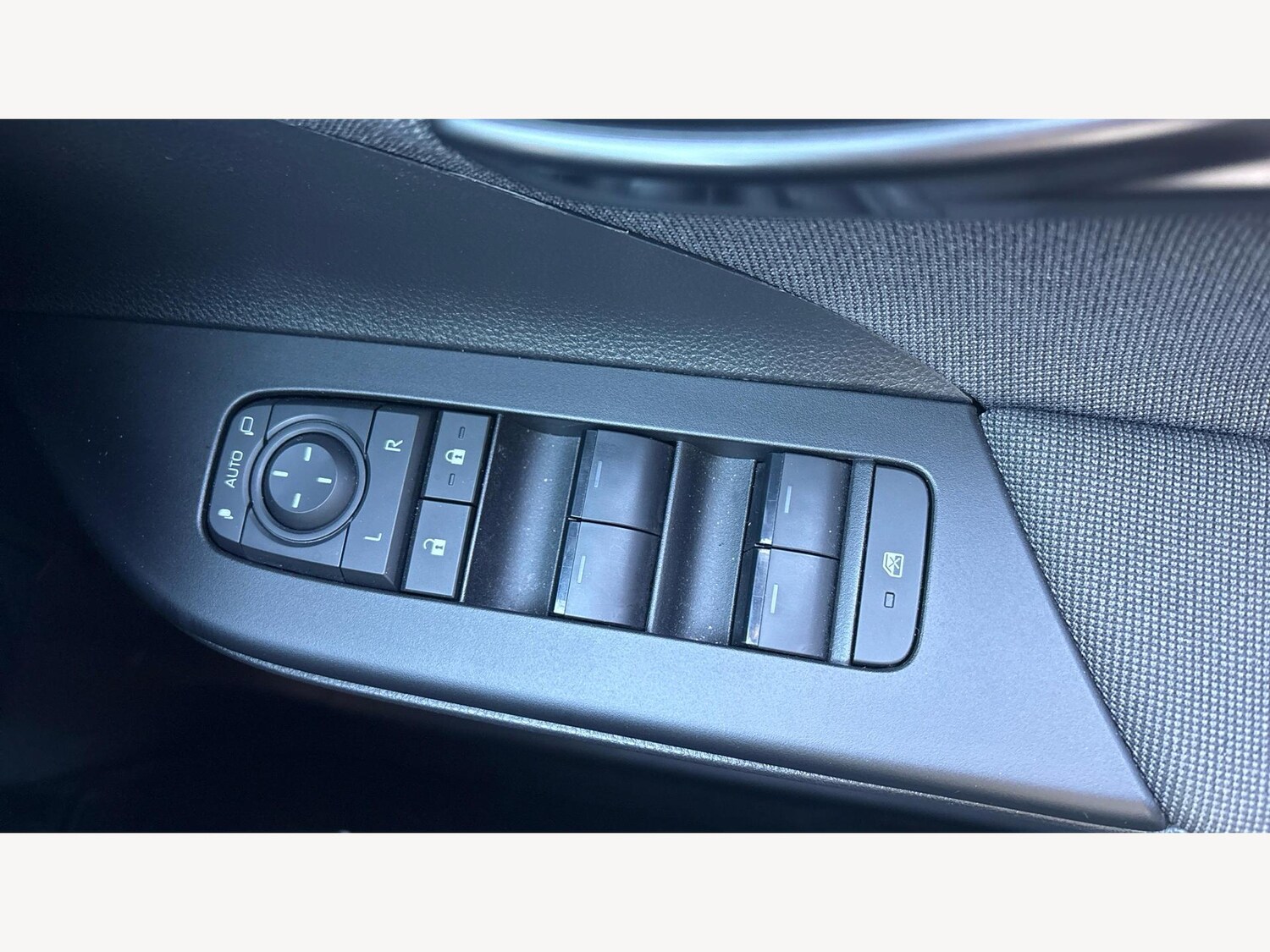 Used Toyota C-HR 2025 for sale - 76085036: Photo 25