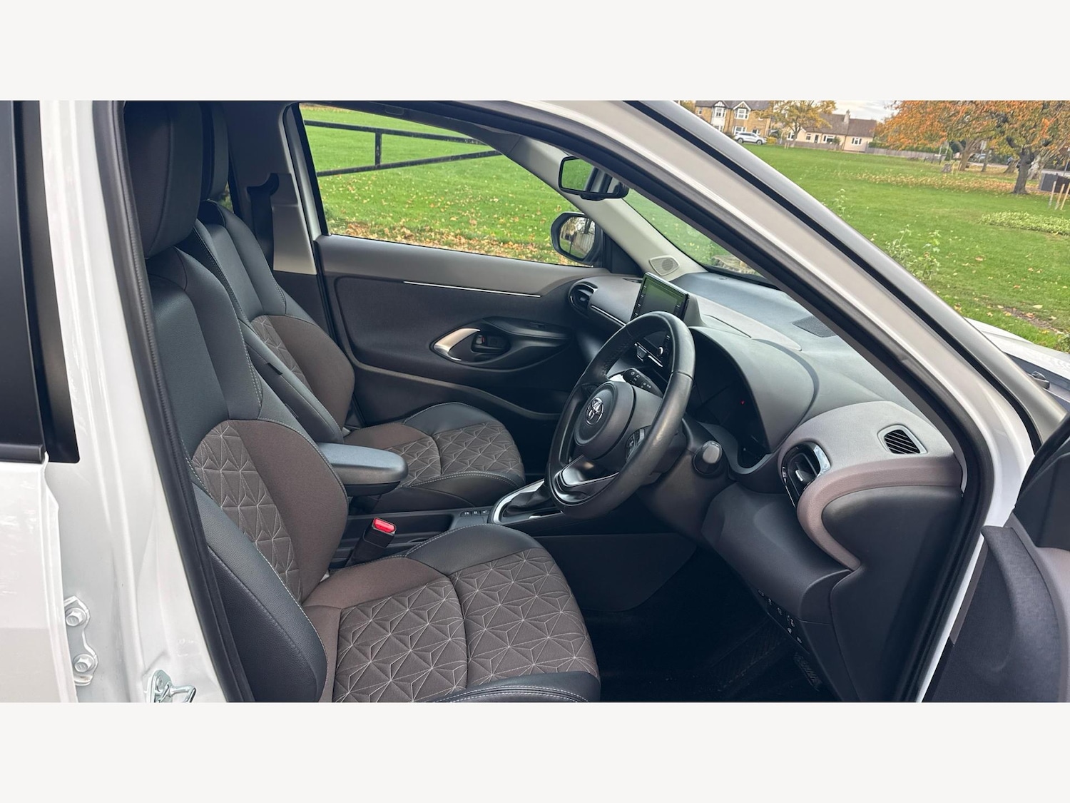 Used Toyota Yaris Cross 2024 for sale - 76561854: Photo 13