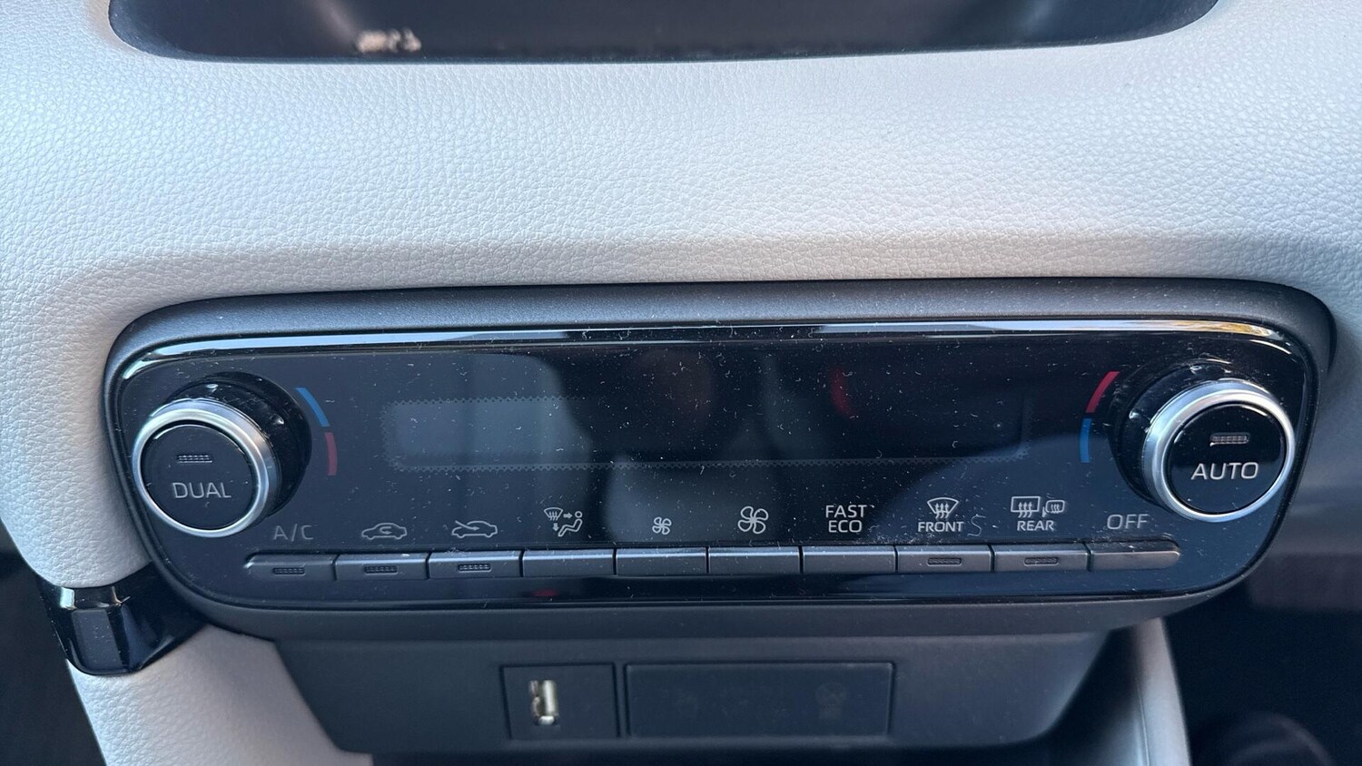 Used Toyota Yaris 2023 for sale - 76538366: Photo 38