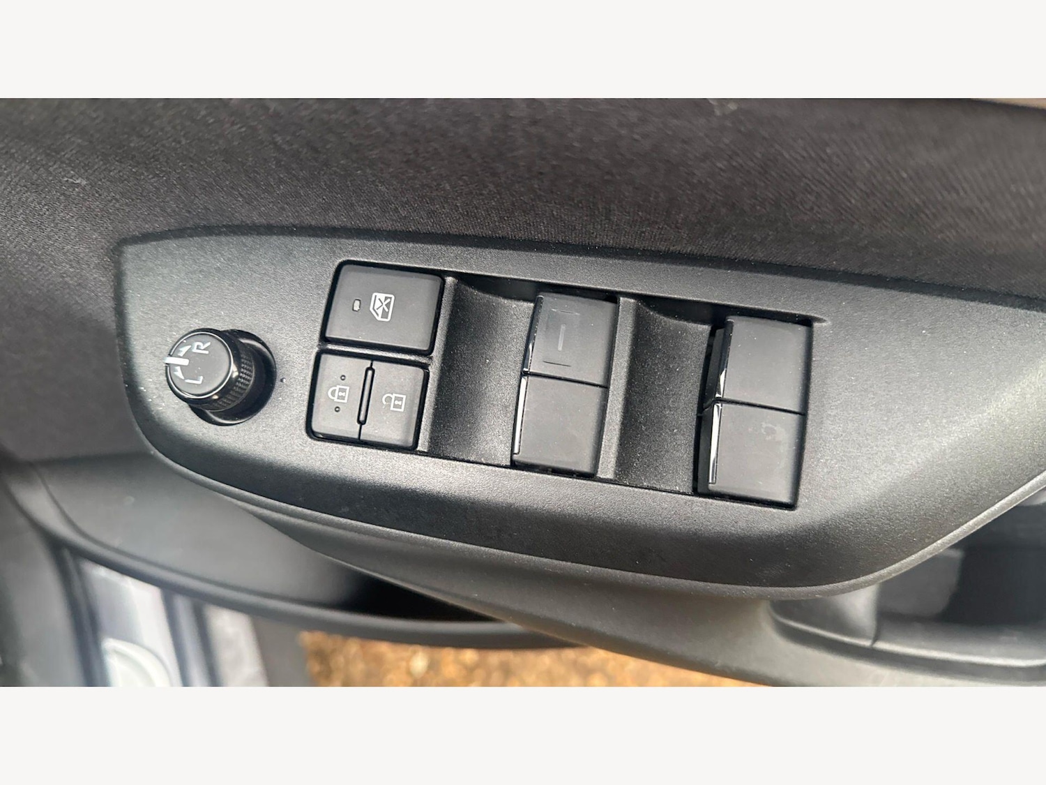 Used Toyota Yaris for sale - 77925143: Photo 30