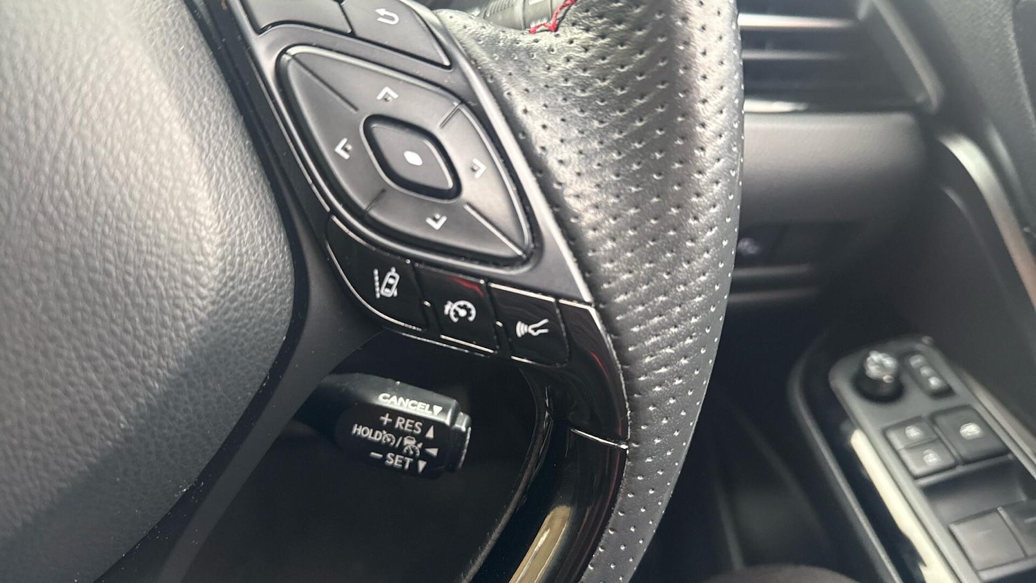 Used Toyota C-HR 2022 for sale - 76780746: Photo 39