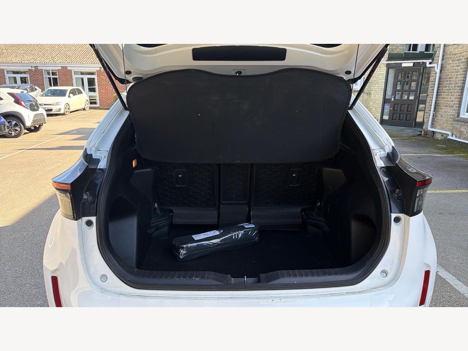 Used Toyota Yaris Cross 2023 for sale - 77940272: Photo 16