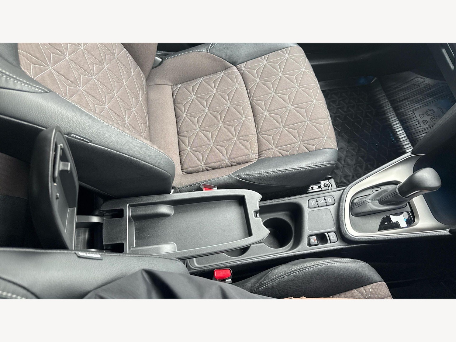 Used Toyota Yaris Cross 2023 for sale - 77993681: Photo 27