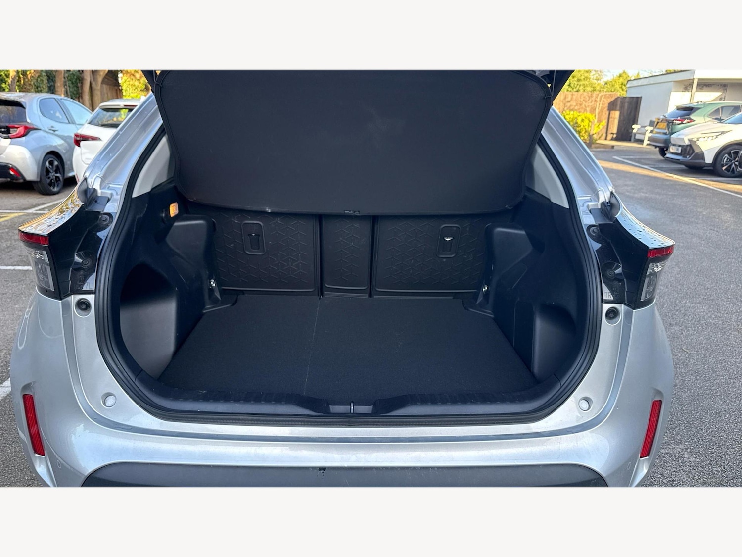 Used Toyota Yaris Cross 2023 for sale - 77057171: Photo 16