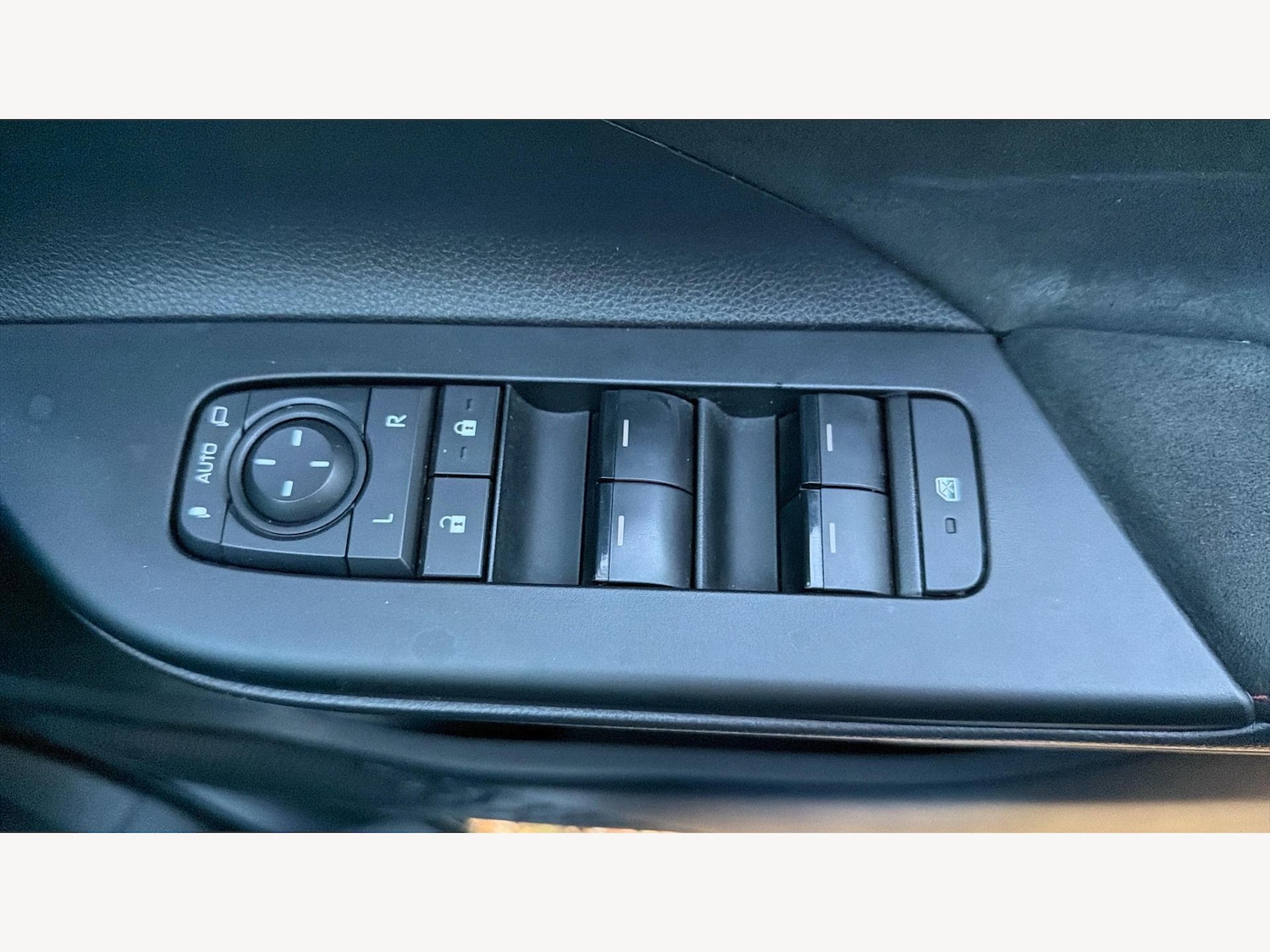 Used Toyota C-HR 2024 for sale - 77396190: Photo 25