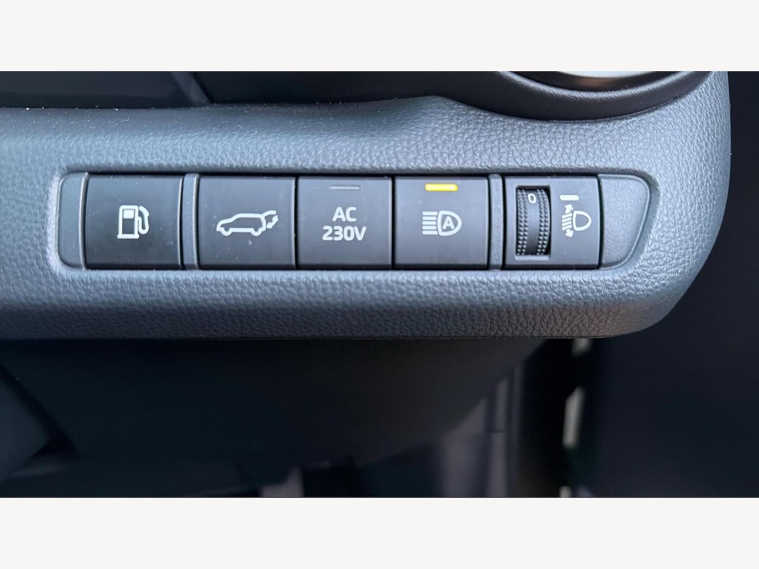 Used Toyota C-HR 2024 for sale - 77396190: Photo 27