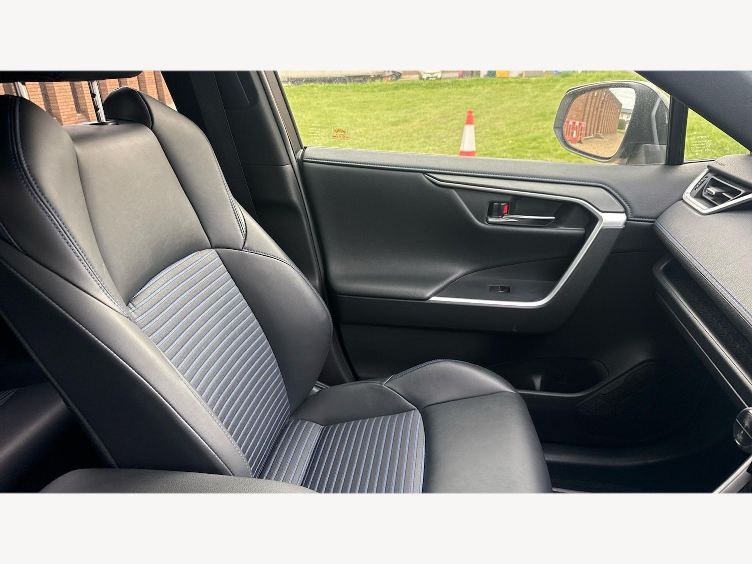 Used Toyota RAV4 2021 for sale - 77982498: Photo 23