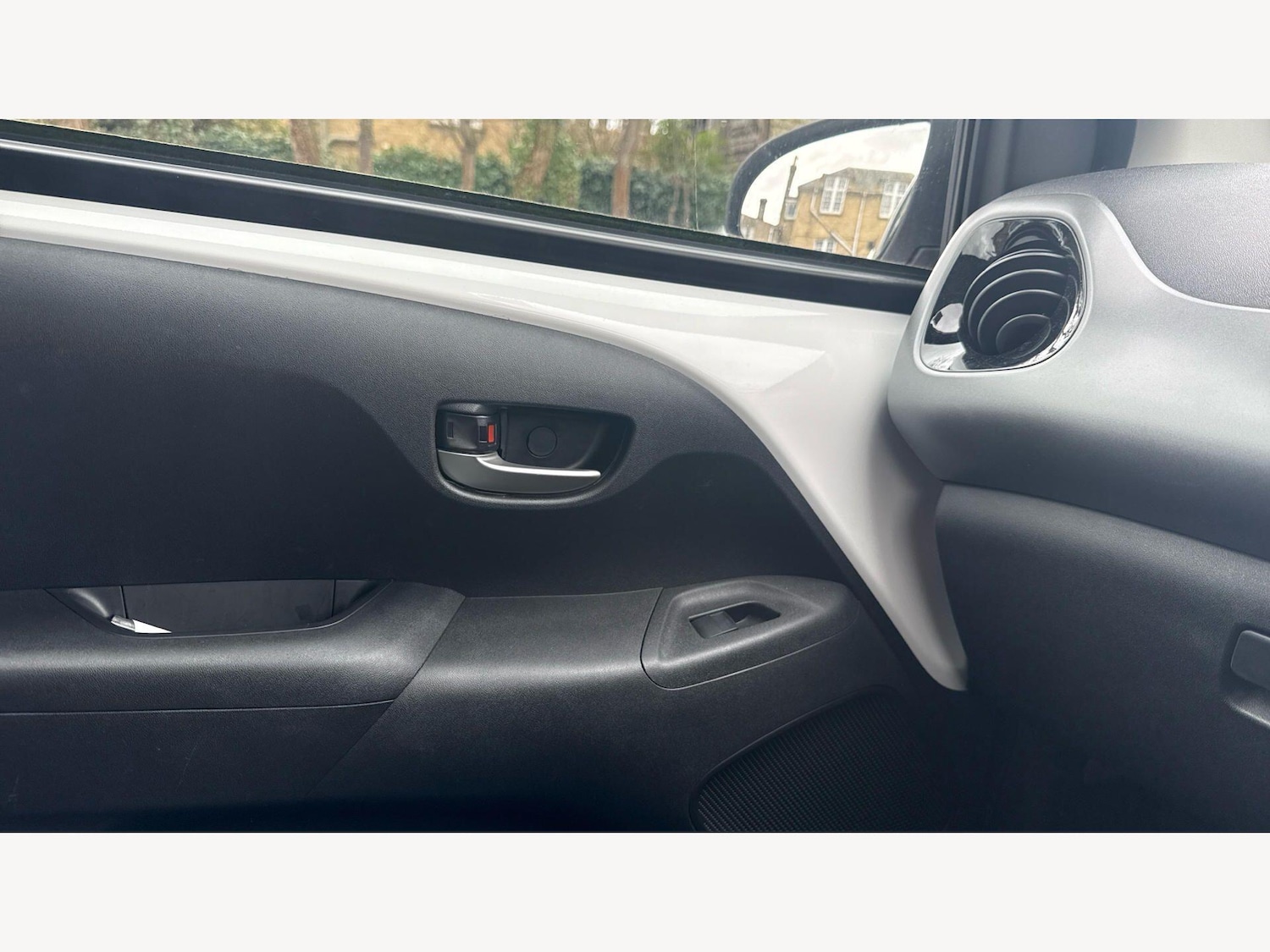 Used Toyota AYGO for sale - 77925931: Photo 28