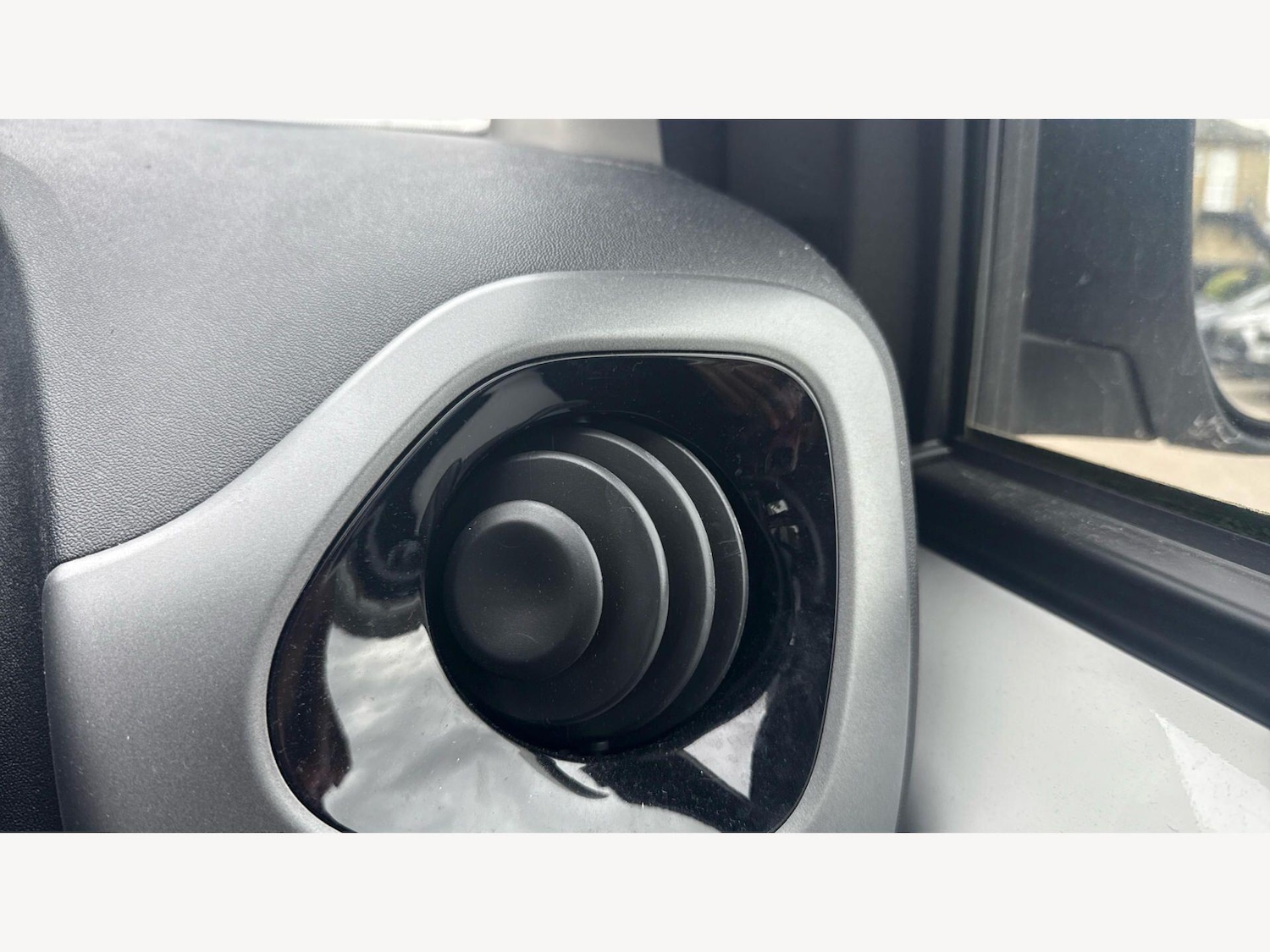 Used Toyota AYGO for sale - 77925931: Photo 31