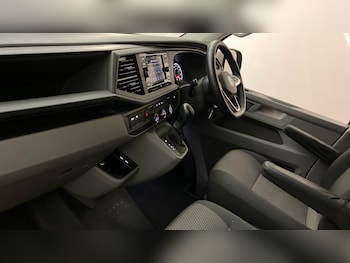Used Volkswagen Transporter 2023 for sale - 76196375: Photo 2