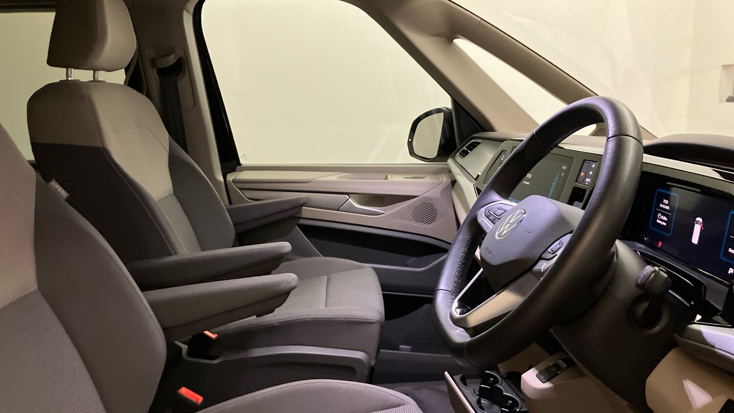 Used Volkswagen Multivan 2025 for sale - 76340493: Photo 15