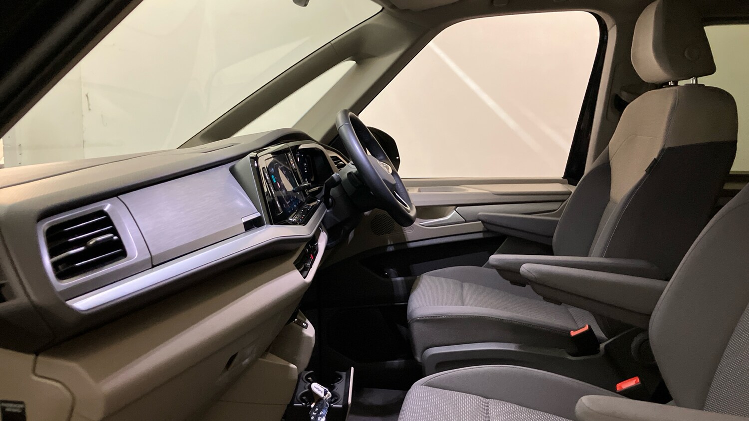 Used Volkswagen Multivan 2025 for sale - 76340493: Photo 24