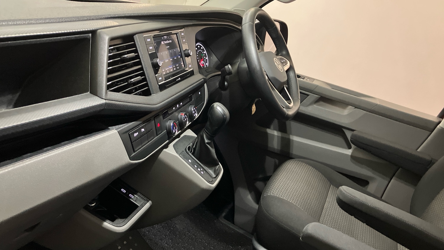 Used Volkswagen Transporter 2021 for sale - 76322395: Photo 2