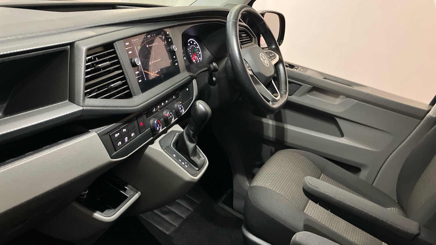 Used Volkswagen Transporter 2021 for sale - 77062050: Photo 2