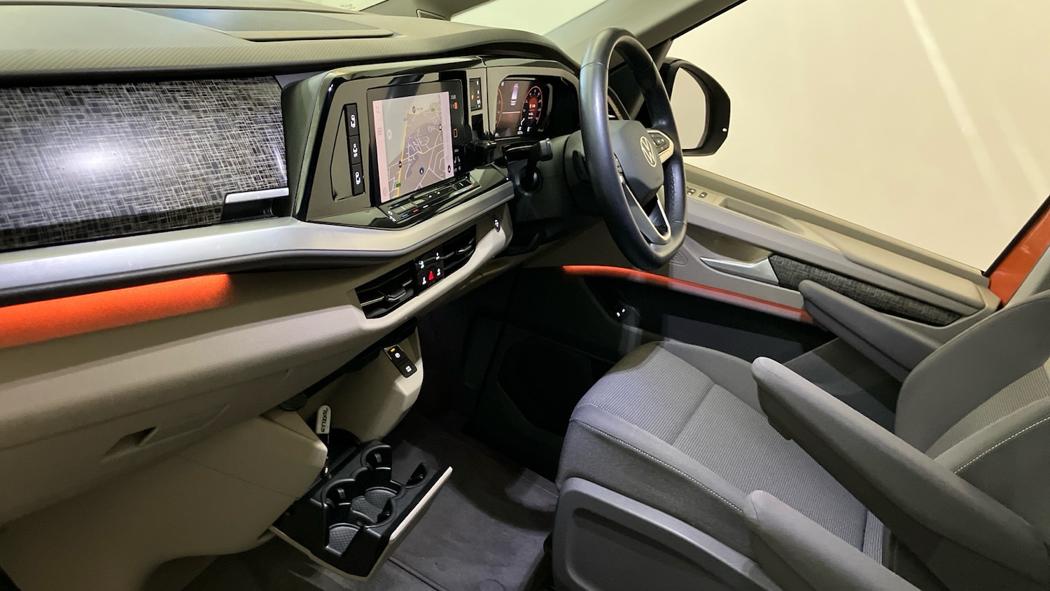 Used Volkswagen Multivan 2022 for sale - 76143542: Photo 2