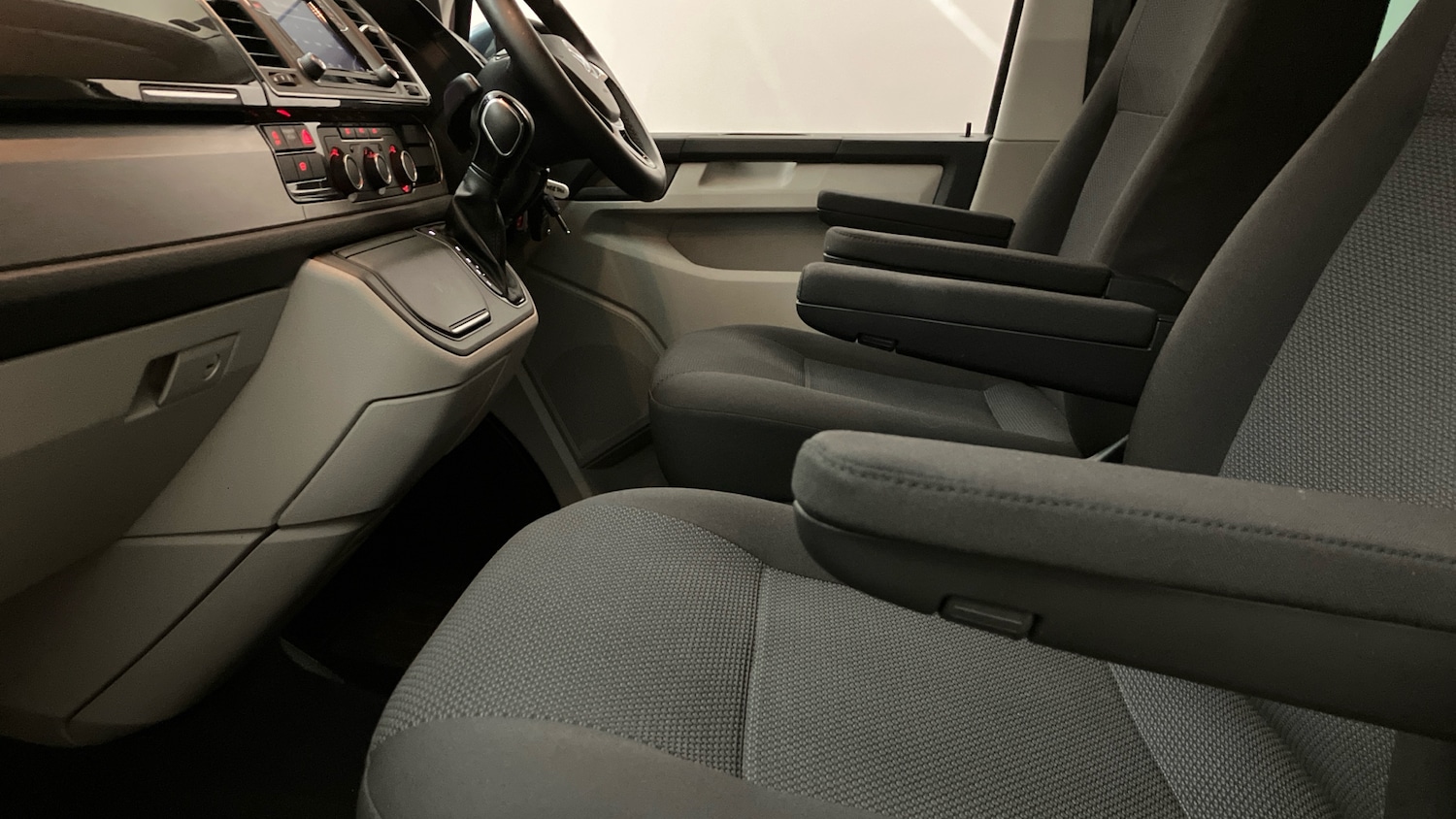 Used Volkswagen Transporter 2018 for sale - 77340283: Photo 22